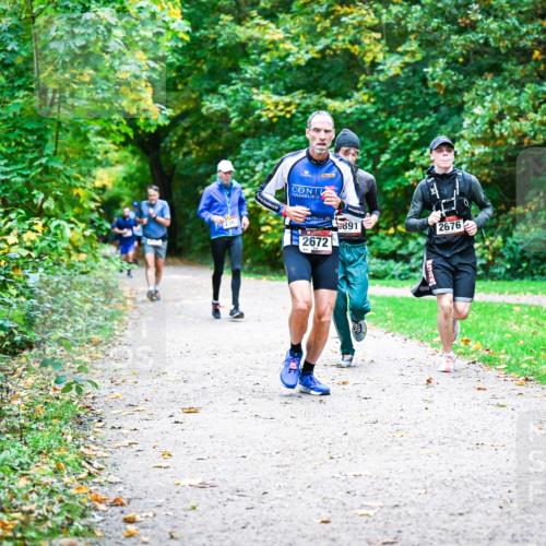 12.10.2025 - Bramfelder Halbmarathon 2025 Dr. Thomas Lammeyer http://msf.ph/oto/9358367 12.10.2025 11:04:10 Laufen 2672, 891, 2676 meine-sportfotos.de