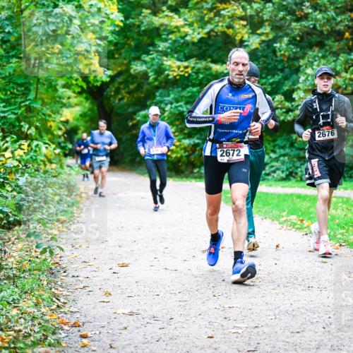 12.10.2025 - Bramfelder Halbmarathon 2025 Dr. Thomas Lammeyer http://msf.ph/oto/9358371 12.10.2025 11:04:11 Laufen 2672, 2676 meine-sportfotos.de