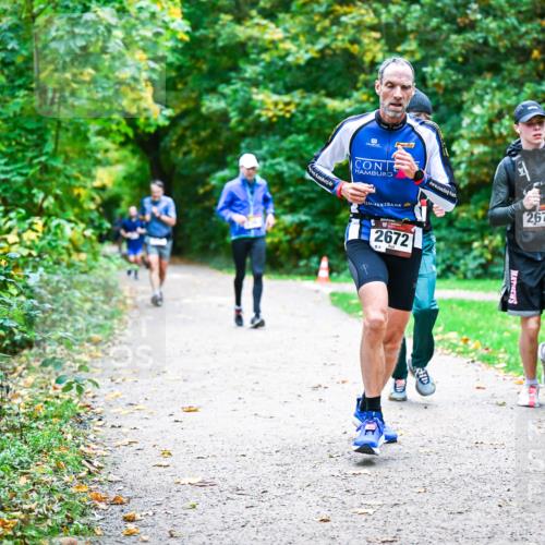 12.10.2025 - Bramfelder Halbmarathon 2025 Dr. Thomas Lammeyer http://msf.ph/oto/9358373 12.10.2025 11:04:11 Laufen 2672, 6, 2676 meine-sportfotos.de