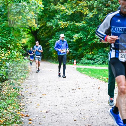 12.10.2025 - Bramfelder Halbmarathon 2025 Dr. Thomas Lammeyer http://msf.ph/oto/9358377 12.10.2025 11:04:12 Laufen 363, 2672, 26 meine-sportfotos.de