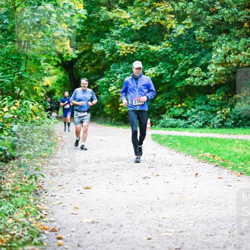 12.10.2025 - Bramfelder Halbmarathon 2025 Dr. Thomas Lammeyer http://msf.ph/oto/9358386 12.10.2025 11:04:13 Laufen 2585, 236 meine-sportfotos.de