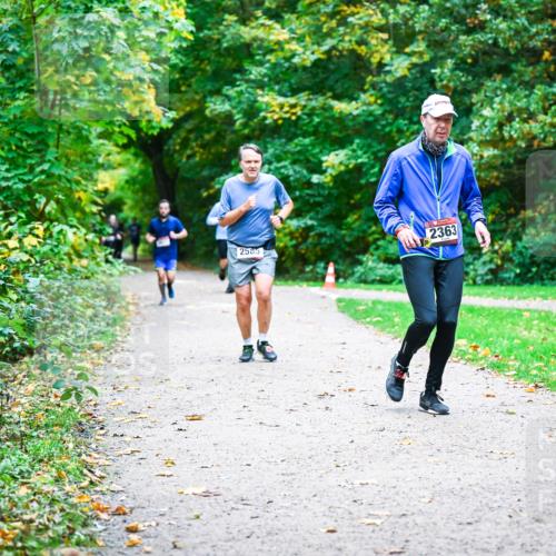 12.10.2025 - Bramfelder Halbmarathon 2025 Dr. Thomas Lammeyer http://msf.ph/oto/9358400 12.10.2025 11:04:15 Laufen 2585, 2363 meine-sportfotos.de