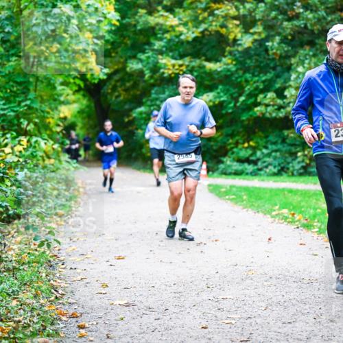 12.10.2025 - Bramfelder Halbmarathon 2025 Dr. Thomas Lammeyer http://msf.ph/oto/9358408 12.10.2025 11:04:16 Laufen 2363, 2585 meine-sportfotos.de
