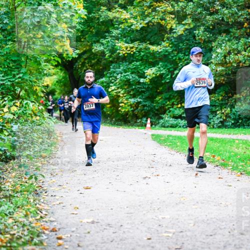 12.10.2025 - Bramfelder Halbmarathon 2025 Dr. Thomas Lammeyer http://msf.ph/oto/9358432 12.10.2025 11:04:20 Laufen 2937, 2939 meine-sportfotos.de