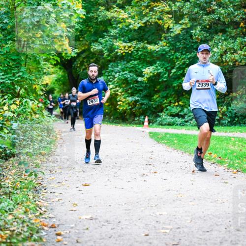 12.10.2025 - Bramfelder Halbmarathon 2025 Dr. Thomas Lammeyer http://msf.ph/oto/9358434 12.10.2025 11:04:21 Laufen 2937, 2939 meine-sportfotos.de