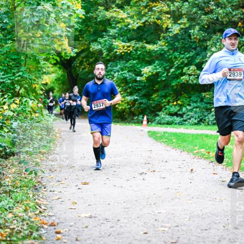 12.10.2025 - Bramfelder Halbmarathon 2025 Dr. Thomas Lammeyer http://msf.ph/oto/9358438 12.10.2025 11:04:21 Laufen 2937, 2939 meine-sportfotos.de