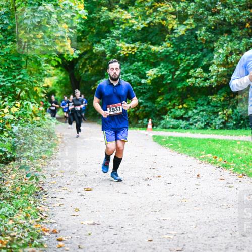 12.10.2025 - Bramfelder Halbmarathon 2025 Dr. Thomas Lammeyer http://msf.ph/oto/9358441 12.10.2025 11:04:21 Laufen 2937, 2939 meine-sportfotos.de