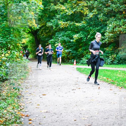 12.10.2025 - Bramfelder Halbmarathon 2025 Dr. Thomas Lammeyer http://msf.ph/oto/9358468 12.10.2025 11:04:26 Laufen 1513 meine-sportfotos.de