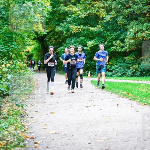 12.10.2025 - Bramfelder Halbmarathon 2025 Dr. Thomas Lammeyer http://msf.ph/oto/9358490 12.10.2025 11:04:30 Laufen 2390, 2305, 699 meine-sportfotos.de