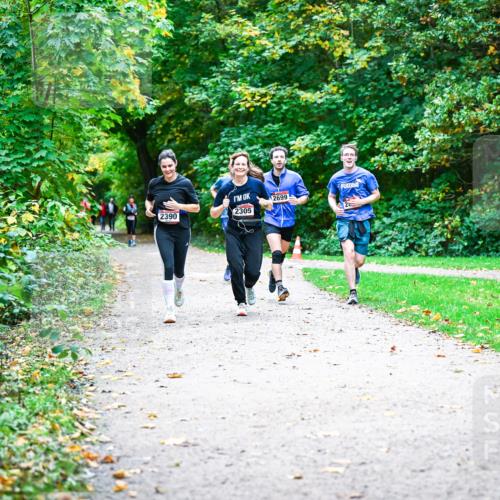 12.10.2025 - Bramfelder Halbmarathon 2025 Dr. Thomas Lammeyer http://msf.ph/oto/9358493 12.10.2025 11:04:30 Laufen 2390, 2305, 2699 meine-sportfotos.de