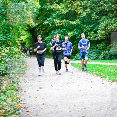 12.10.2025 - Bramfelder Halbmarathon 2025 Dr. Thomas Lammeyer http://msf.ph/oto/9358494 12.10.2025 11:04:30 Laufen 2305, 699, 2390, 2828 meine-sportfotos.de