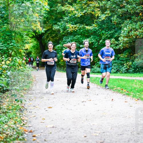 12.10.2025 - Bramfelder Halbmarathon 2025 Dr. Thomas Lammeyer http://msf.ph/oto/9358496 12.10.2025 11:04:31 Laufen 699, 2305, 2390, 2828 meine-sportfotos.de