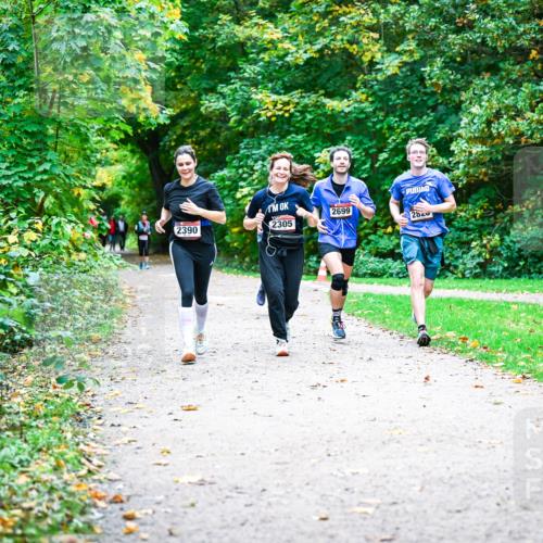 12.10.2025 - Bramfelder Halbmarathon 2025 Dr. Thomas Lammeyer http://msf.ph/oto/9358498 12.10.2025 11:04:31 Laufen 2390, 2305, 2699, 2820 meine-sportfotos.de