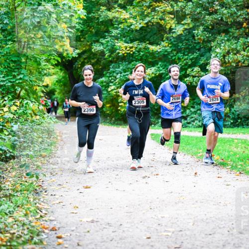 12.10.2025 - Bramfelder Halbmarathon 2025 Dr. Thomas Lammeyer http://msf.ph/oto/9358502 12.10.2025 11:04:31 Laufen 2390, 2699, 2305, 2828 meine-sportfotos.de