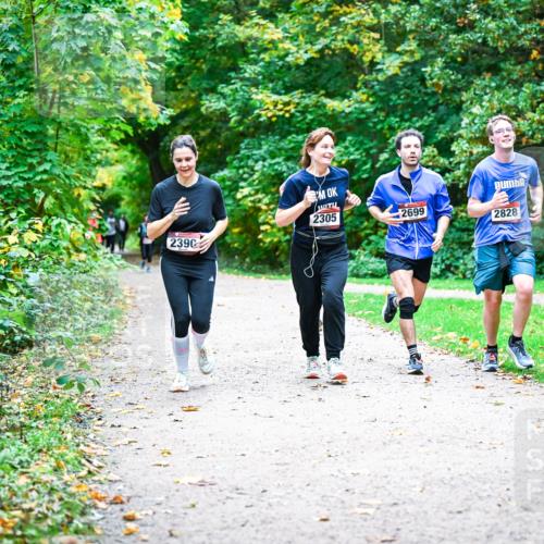 12.10.2025 - Bramfelder Halbmarathon 2025 Dr. Thomas Lammeyer http://msf.ph/oto/9358504 12.10.2025 11:04:32 Laufen 2390, 2305, 2699, 2828 meine-sportfotos.de