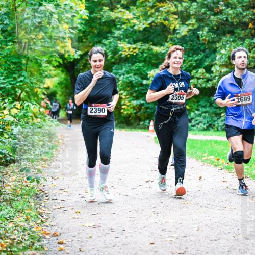 12.10.2025 - Bramfelder Halbmarathon 2025 Dr. Thomas Lammeyer http://msf.ph/oto/9358510 12.10.2025 11:04:32 Laufen 2390, 2305, 2699 meine-sportfotos.de