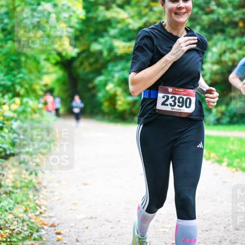 12.10.2025 - Bramfelder Halbmarathon 2025 Dr. Thomas Lammeyer http://msf.ph/oto/9358521 12.10.2025 11:04:34 Laufen 34, 2390, 2305 meine-sportfotos.de