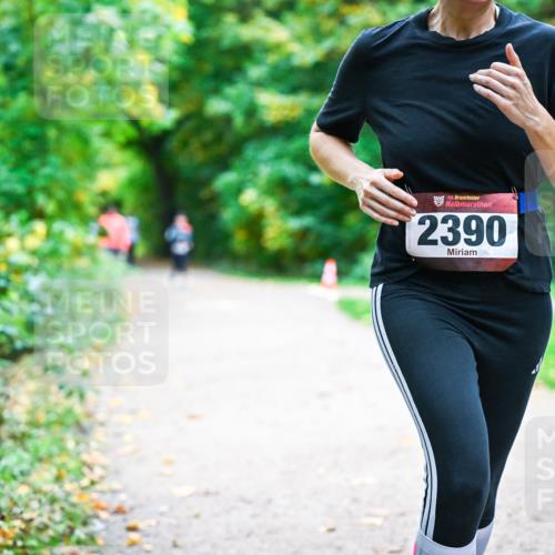 12.10.2025 - Bramfelder Halbmarathon 2025 Dr. Thomas Lammeyer http://msf.ph/oto/9358523 12.10.2025 11:04:34 Laufen 2390 meine-sportfotos.de