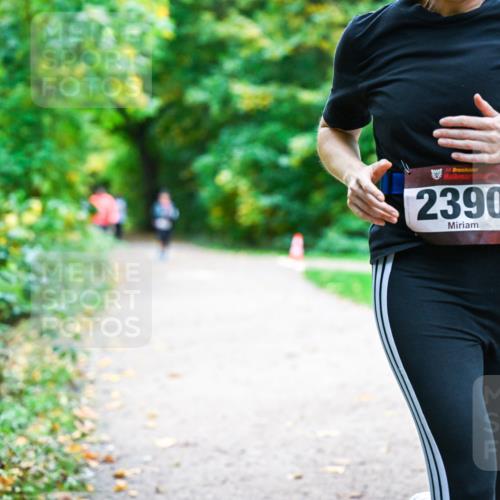 12.10.2025 - Bramfelder Halbmarathon 2025 Dr. Thomas Lammeyer http://msf.ph/oto/9358524 12.10.2025 11:04:34 Laufen 34, 2390 meine-sportfotos.de