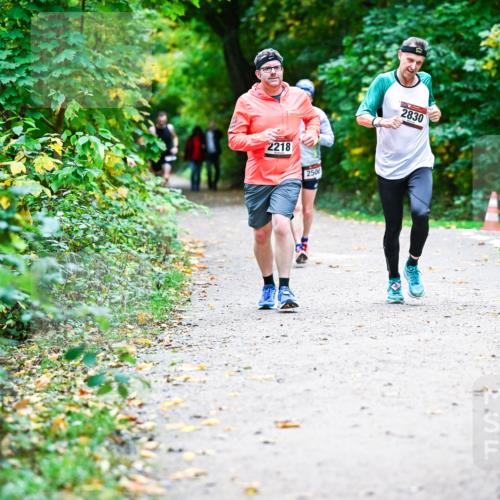 12.10.2025 - Bramfelder Halbmarathon 2025 Dr. Thomas Lammeyer http://msf.ph/oto/9358539 12.10.2025 11:04:45 Laufen 2218, 250, 2830 meine-sportfotos.de