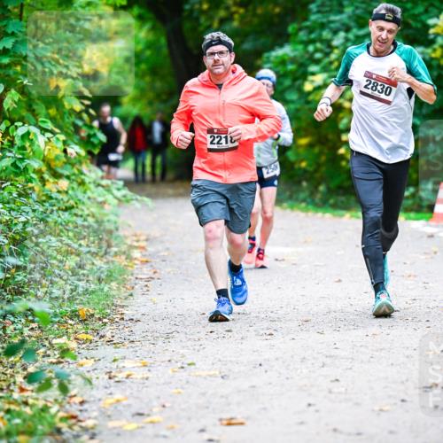12.10.2025 - Bramfelder Halbmarathon 2025 Dr. Thomas Lammeyer http://msf.ph/oto/9358543 12.10.2025 11:04:45 Laufen 221 meine-sportfotos.de