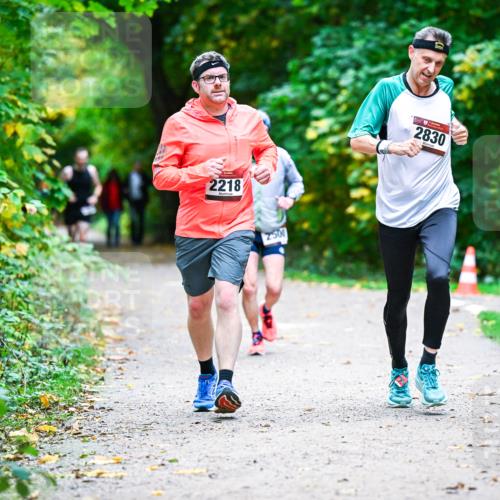 12.10.2025 - Bramfelder Halbmarathon 2025 Dr. Thomas Lammeyer http://msf.ph/oto/9358545 12.10.2025 11:04:46 Laufen 2218, 250, 2830 meine-sportfotos.de