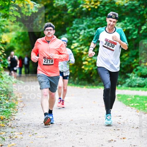 12.10.2025 - Bramfelder Halbmarathon 2025 Dr. Thomas Lammeyer http://msf.ph/oto/9358548 12.10.2025 11:04:46 Laufen 2218, 250, 2830 meine-sportfotos.de