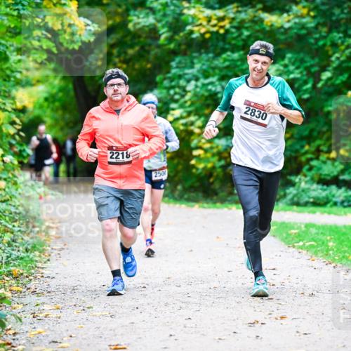 12.10.2025 - Bramfelder Halbmarathon 2025 Dr. Thomas Lammeyer http://msf.ph/oto/9358549 12.10.2025 11:04:46 Laufen 2218, 250, 2830 meine-sportfotos.de