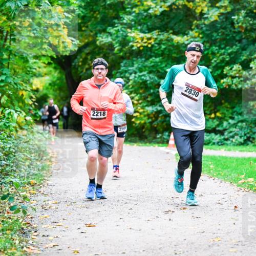 12.10.2025 - Bramfelder Halbmarathon 2025 Dr. Thomas Lammeyer http://msf.ph/oto/9358553 12.10.2025 11:04:47 Laufen 2218, 250, 2830 meine-sportfotos.de