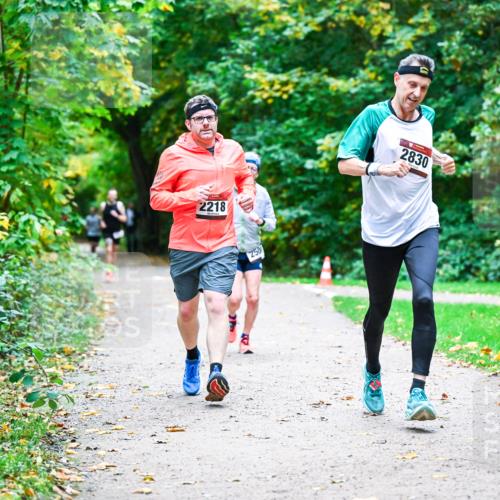 12.10.2025 - Bramfelder Halbmarathon 2025 Dr. Thomas Lammeyer http://msf.ph/oto/9358557 12.10.2025 11:04:47 Laufen 2218, 250, 2830 meine-sportfotos.de