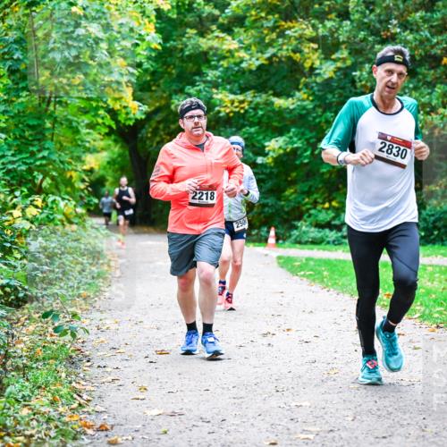 12.10.2025 - Bramfelder Halbmarathon 2025 Dr. Thomas Lammeyer http://msf.ph/oto/9358562 12.10.2025 11:04:48 Laufen 2218, 250, 2830 meine-sportfotos.de