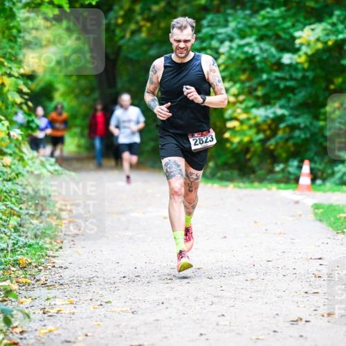 12.10.2025 - Bramfelder Halbmarathon 2025 Dr. Thomas Lammeyer http://msf.ph/oto/9358576 12.10.2025 11:04:53 Laufen 2823 meine-sportfotos.de