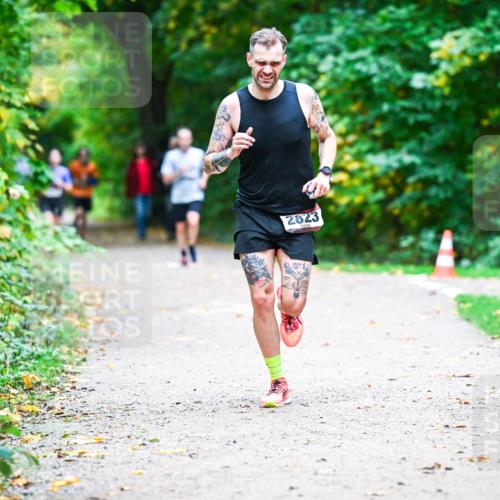 12.10.2025 - Bramfelder Halbmarathon 2025 Dr. Thomas Lammeyer http://msf.ph/oto/9358577 12.10.2025 11:04:54 Laufen 2823 meine-sportfotos.de