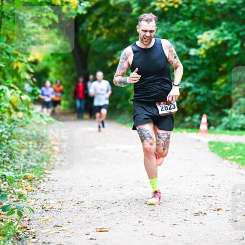 12.10.2025 - Bramfelder Halbmarathon 2025 Dr. Thomas Lammeyer http://msf.ph/oto/9358582 12.10.2025 11:04:54 Laufen 2823 meine-sportfotos.de