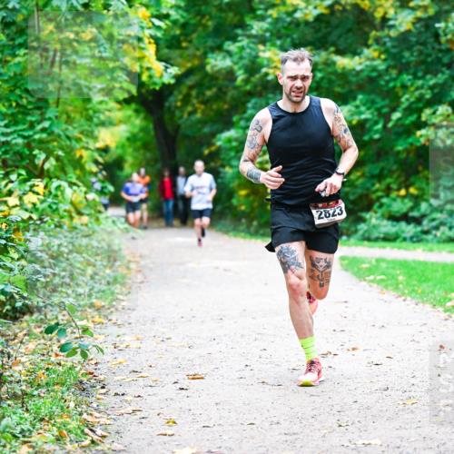 12.10.2025 - Bramfelder Halbmarathon 2025 Dr. Thomas Lammeyer http://msf.ph/oto/9358587 12.10.2025 11:04:55 Laufen 2823 meine-sportfotos.de