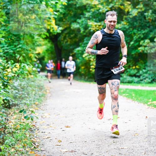 12.10.2025 - Bramfelder Halbmarathon 2025 Dr. Thomas Lammeyer http://msf.ph/oto/9358589 12.10.2025 11:04:55 Laufen 2823 meine-sportfotos.de