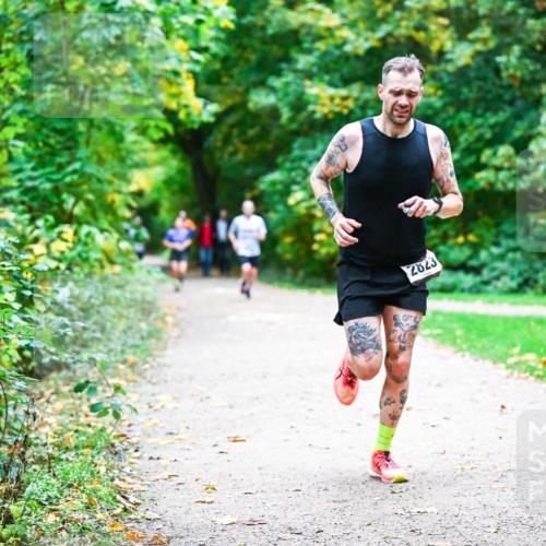 12.10.2025 - Bramfelder Halbmarathon 2025 Dr. Thomas Lammeyer http://msf.ph/oto/9358590 12.10.2025 11:04:55 Laufen 2823 meine-sportfotos.de