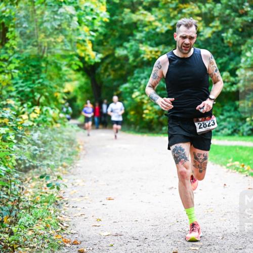12.10.2025 - Bramfelder Halbmarathon 2025 Dr. Thomas Lammeyer http://msf.ph/oto/9358592 12.10.2025 11:04:56 Laufen 2823 meine-sportfotos.de