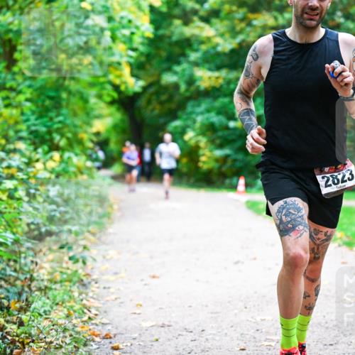12.10.2025 - Bramfelder Halbmarathon 2025 Dr. Thomas Lammeyer http://msf.ph/oto/9358596 12.10.2025 11:04:56 Laufen 2823 meine-sportfotos.de
