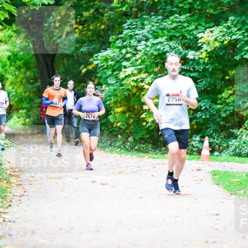 12.10.2025 - Bramfelder Halbmarathon 2025 Dr. Thomas Lammeyer http://msf.ph/oto/9358601 12.10.2025 11:04:59 Laufen 2684, 2675, 2756 meine-sportfotos.de