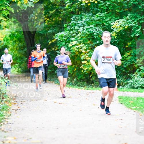 12.10.2025 - Bramfelder Halbmarathon 2025 Dr. Thomas Lammeyer http://msf.ph/oto/9358606 12.10.2025 11:05:00 Laufen 2688, 2684, 2679, 2756 meine-sportfotos.de