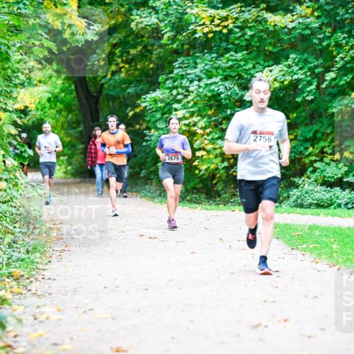 12.10.2025 - Bramfelder Halbmarathon 2025 Dr. Thomas Lammeyer http://msf.ph/oto/9358610 12.10.2025 11:05:00 Laufen 2679, 2756 meine-sportfotos.de