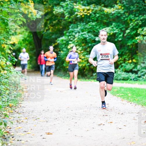 12.10.2025 - Bramfelder Halbmarathon 2025 Dr. Thomas Lammeyer http://msf.ph/oto/9358613 12.10.2025 11:05:01 Laufen 361, 2756 meine-sportfotos.de