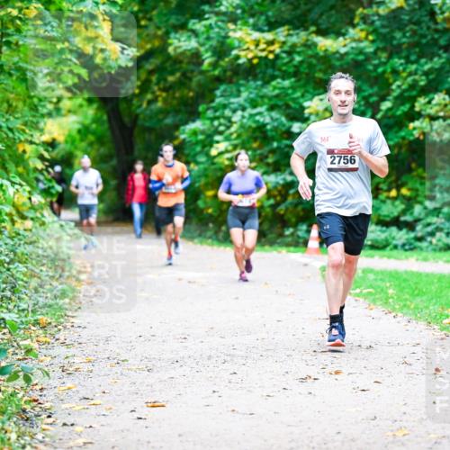 12.10.2025 - Bramfelder Halbmarathon 2025 Dr. Thomas Lammeyer http://msf.ph/oto/9358617 12.10.2025 11:05:01 Laufen 361, 2756 meine-sportfotos.de