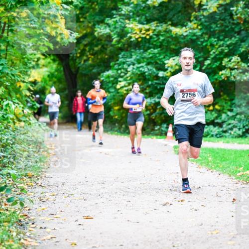 12.10.2025 - Bramfelder Halbmarathon 2025 Dr. Thomas Lammeyer http://msf.ph/oto/9358618 12.10.2025 11:05:01 Laufen 361, 2756 meine-sportfotos.de