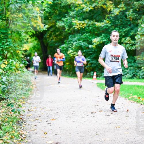 12.10.2025 - Bramfelder Halbmarathon 2025 Dr. Thomas Lammeyer http://msf.ph/oto/9358621 12.10.2025 11:05:02 Laufen 1475, 361, 2756 meine-sportfotos.de