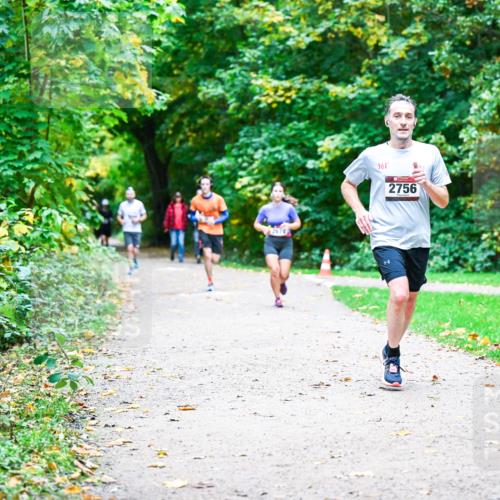 12.10.2025 - Bramfelder Halbmarathon 2025 Dr. Thomas Lammeyer http://msf.ph/oto/9358622 12.10.2025 11:05:02 Laufen 2679, 361, 2756 meine-sportfotos.de