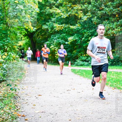 12.10.2025 - Bramfelder Halbmarathon 2025 Dr. Thomas Lammeyer http://msf.ph/oto/9358626 12.10.2025 11:05:02 Laufen 7675, 361, 2756 meine-sportfotos.de