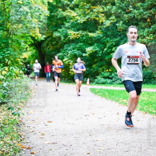 12.10.2025 - Bramfelder Halbmarathon 2025 Dr. Thomas Lammeyer http://msf.ph/oto/9358627 12.10.2025 11:05:02 Laufen 361, 2756 meine-sportfotos.de