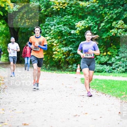 12.10.2025 - Bramfelder Halbmarathon 2025 Dr. Thomas Lammeyer http://msf.ph/oto/9358632 12.10.2025 11:05:04 Laufen 2684, 2679 meine-sportfotos.de